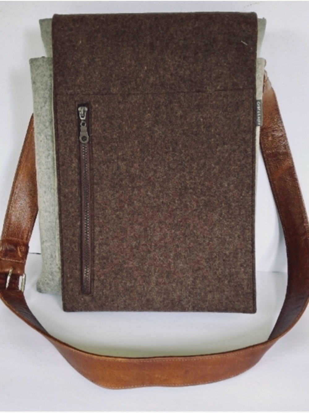 Graf Lantz NWT Merino Wool Felt Messenger Bag Gray Brown Leather Strap
NWT